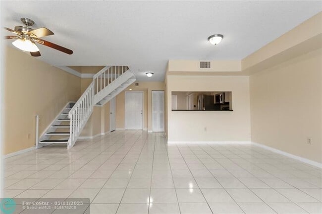 Building Photo - 640 N University Dr