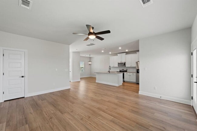 Building Photo - 9517 Balmy Ln