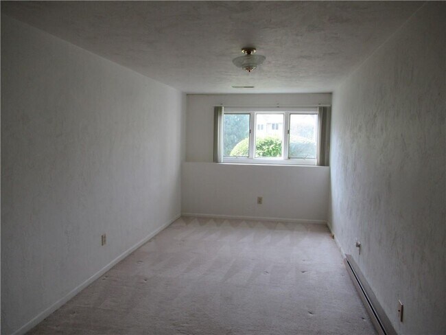 Building Photo - 40 Waterview Dr