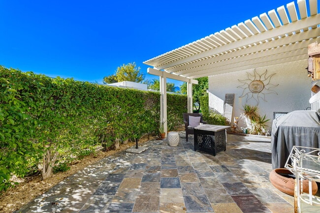 Building Photo - 6071 Hazeltine Plaza