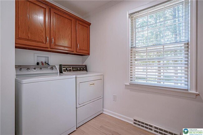 Building Photo - 2962 Fairfield Dr N
