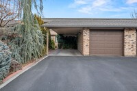 Building Photo - Mid-Century Modern home with stunning view...