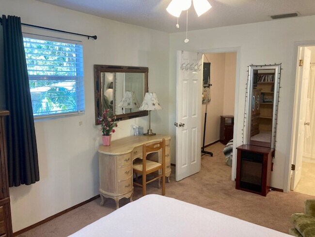Building Photo - Captains' Lodge Old Homosassa