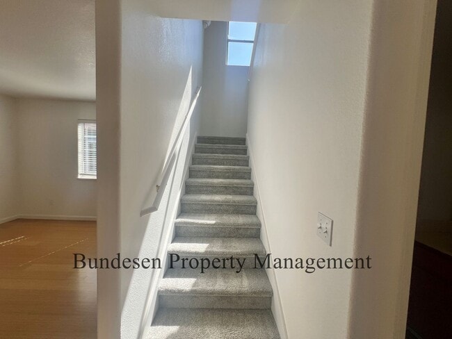 Building Photo - Lovely 3 bedroom duplex - Shown by appoint...
