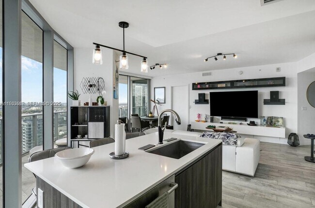 Building Photo - 488 NE 18th St