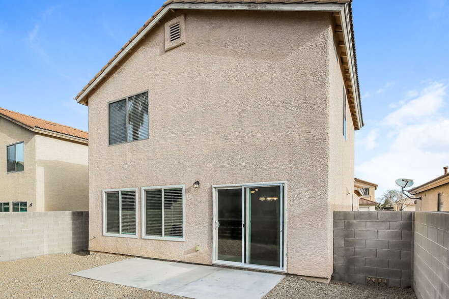 Building Photo - 9601 Brooks Lake Ave