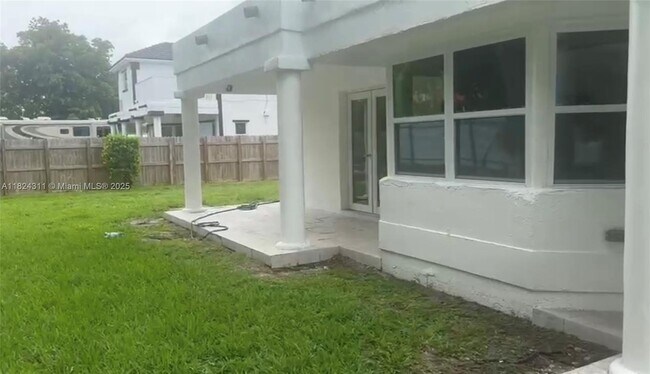 Building Photo - 18420 SW 77th Ct