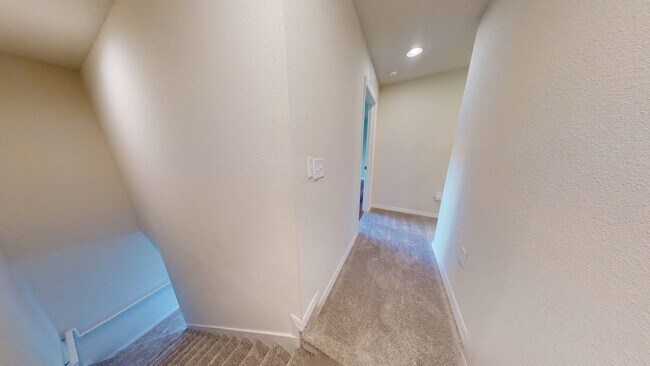 Building Photo - 3 BR 2.5 BA   TOWNHOME  - Bayberry Subdivi...