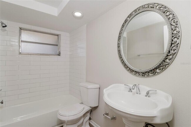 Building Photo - 5720 Chipper Dr