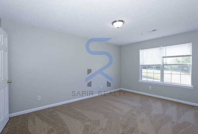 Building Photo - Pet-Friendly Living in Pinedale – 3BR/2.5BA Ready for You