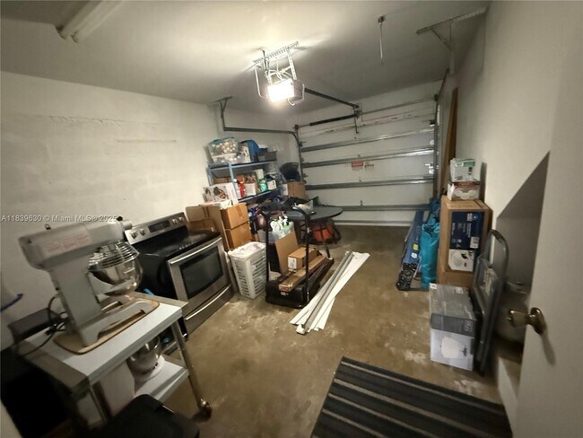 Building Photo - 4410 SW 82nd Way