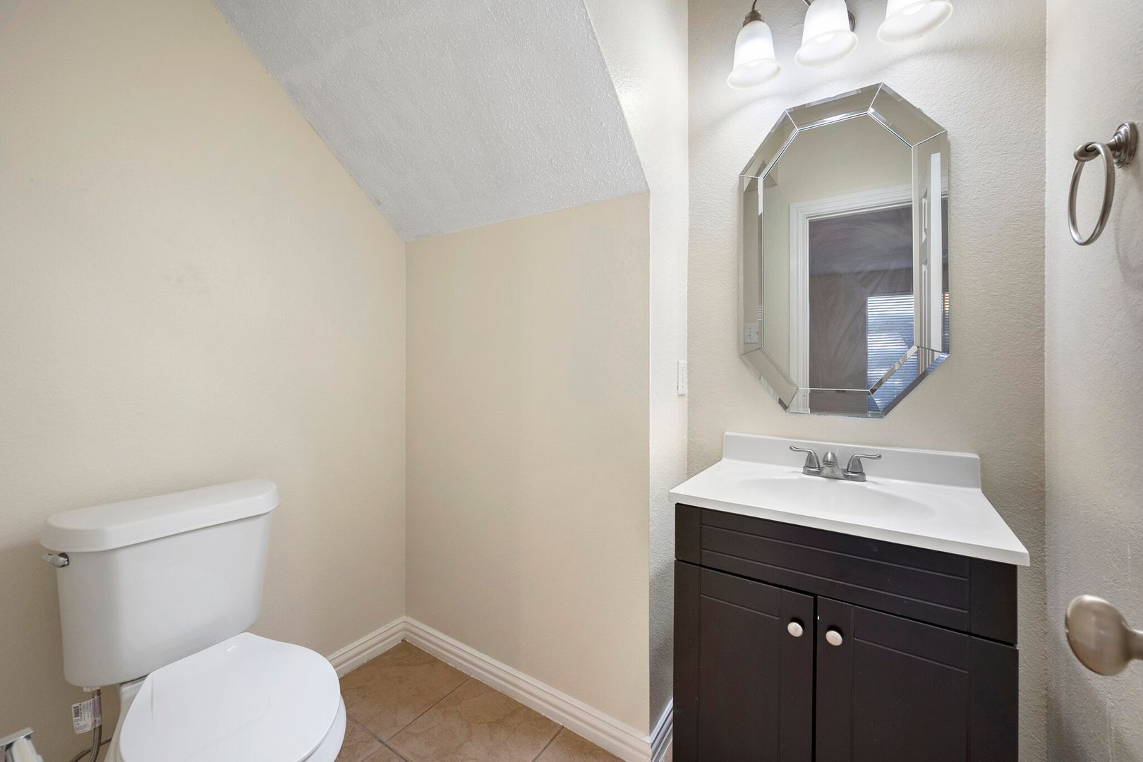 Building Photo - 6917 Club Creek Dr