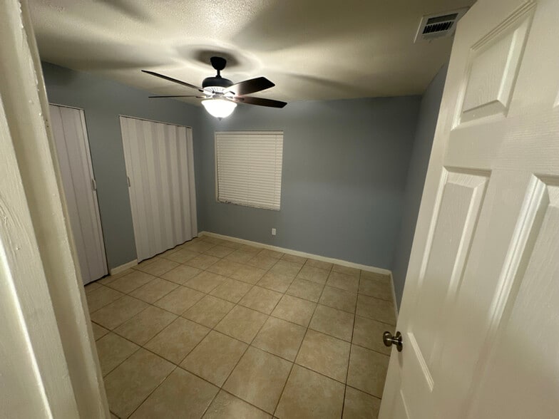 Building Photo - 421 E Sessoms Ave