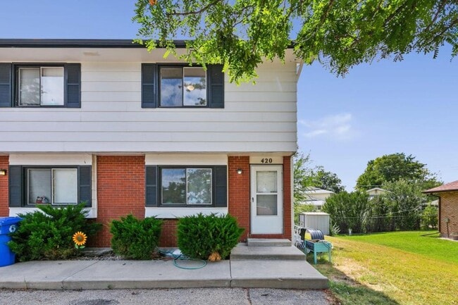 Primary Photo - 420 Mulberry Dr