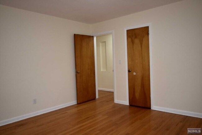 Building Photo - 356 Slocum Way