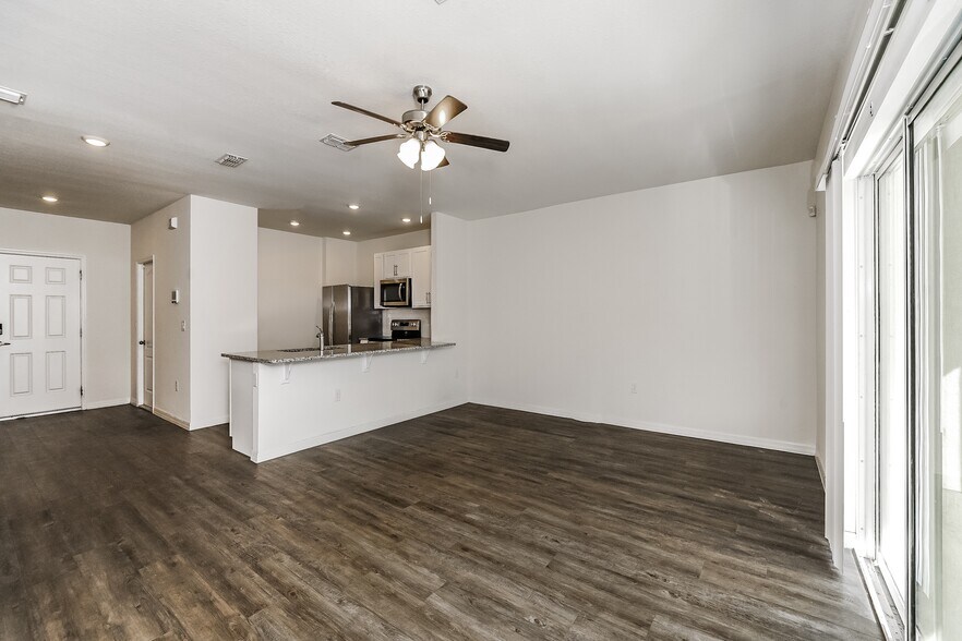 Building Photo - 43 N Center St