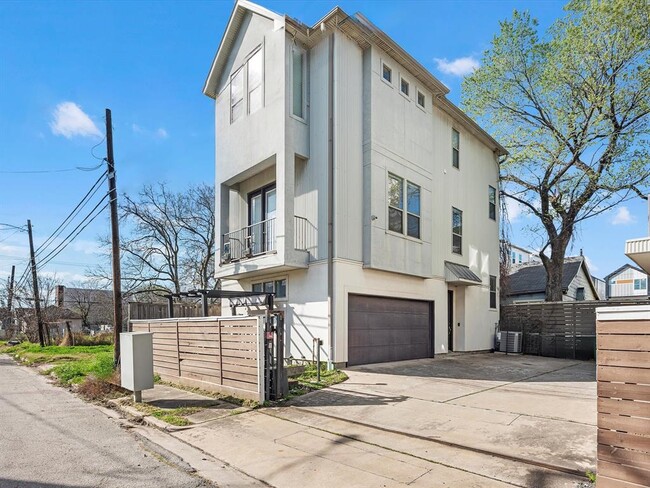 Building Photo - 3417 Gillespie St