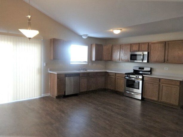 Building Photo - 816 Shorewood Dr