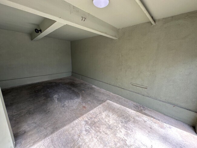 Building Photo - Morningside on the Lake Downstairs 1 Bedroom 1 Bath