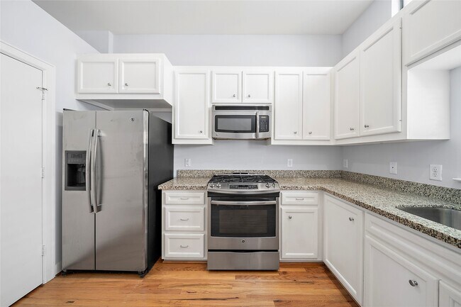 Building Photo - 2710 Hullsmith Dr