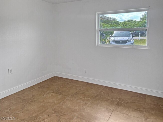 Building Photo - 131 Schneider Dr