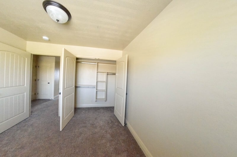 Building Photo - 84 E 715 S