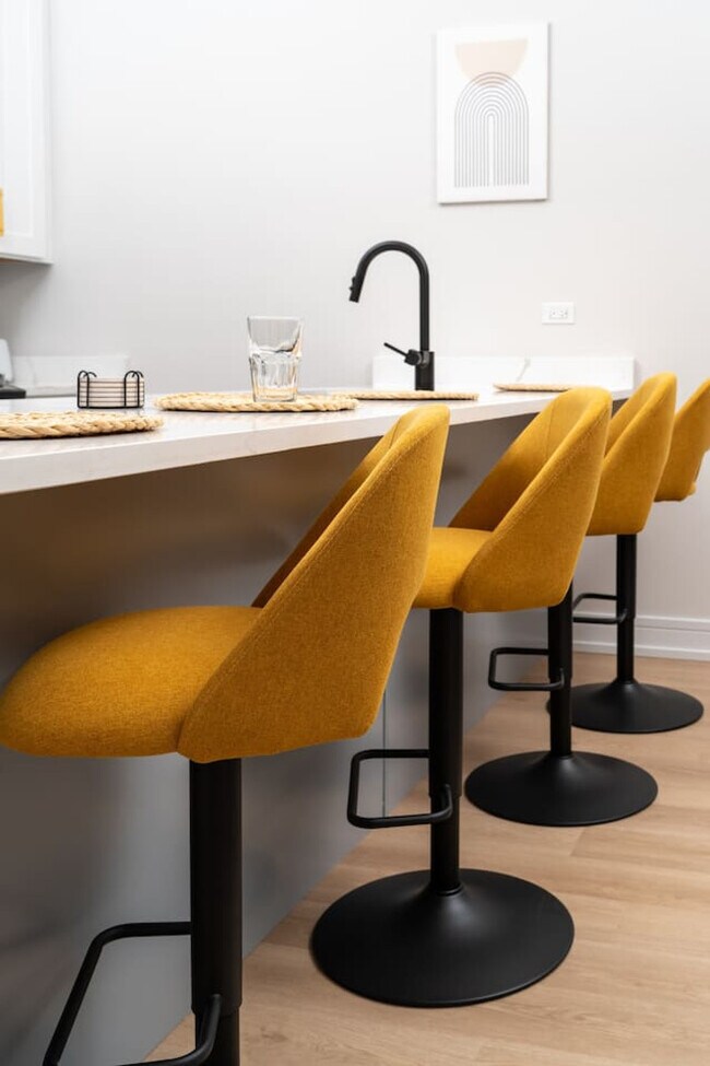 Building Photo - 3723 S Giles Ave