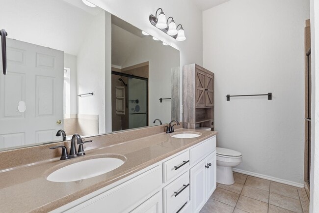 Building Photo - 4900 Cypress Lake Dr