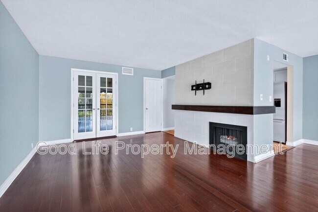 Building Photo - 2564 Navarra Dr