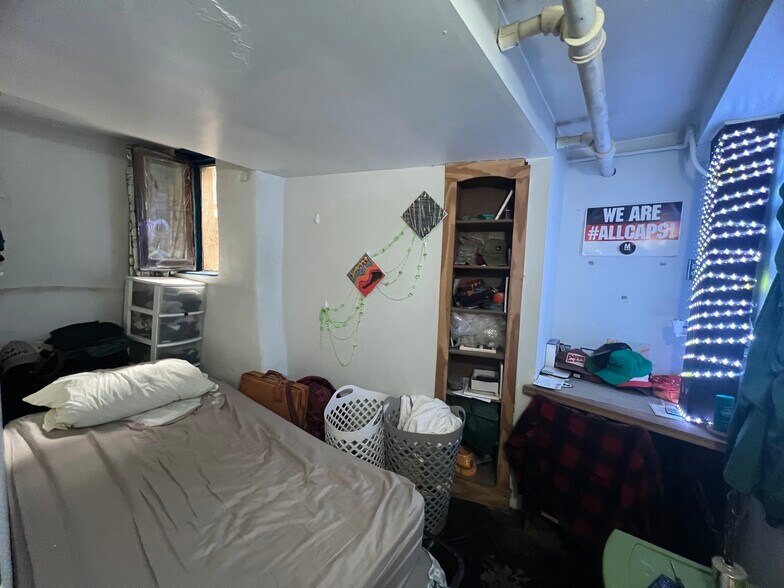 Building Photo - 1620 W Thome Ave