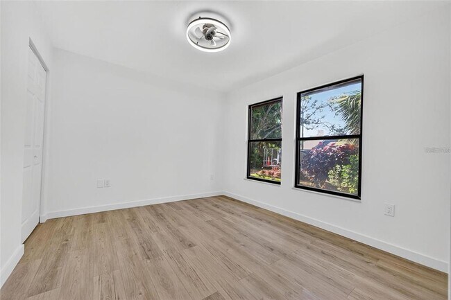 Building Photo - 7607 4th Ave W