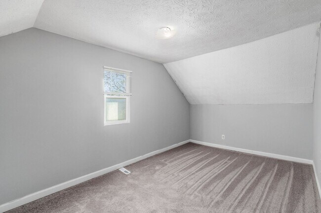 Building Photo - 78/80 Meek