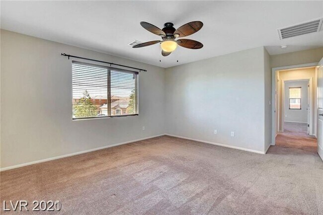 Building Photo - Gated community - 4 bedrooms - 3 baths