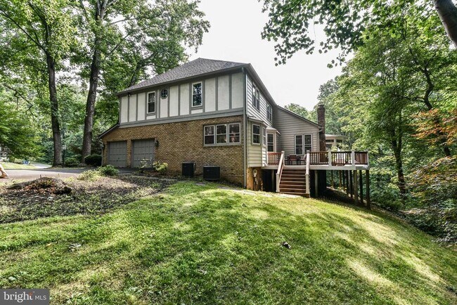 Building Photo - 2030 Spring Branch Dr