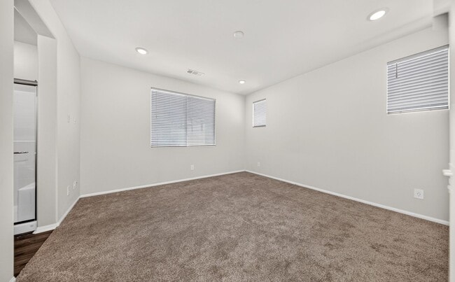 Building Photo - 1037 Yuzu Wy