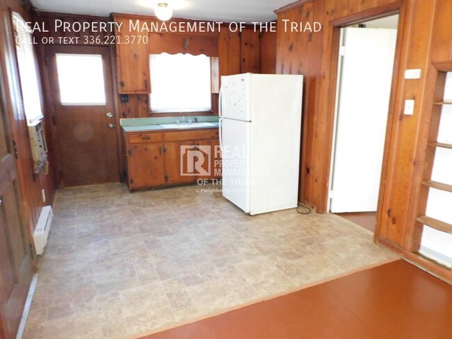 Building Photo - Cozy 1 Bedroom/1 Bath in the Heart of Gree...