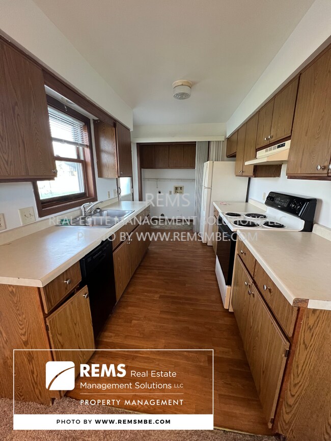 Building Photo - 155 W Adams St