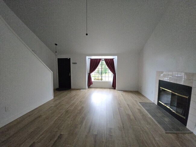 Building Photo - 1707 SW Hartley Ave