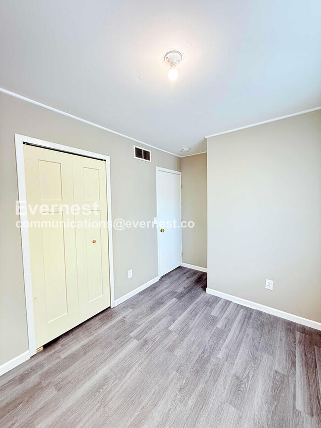 Building Photo - 3 Bed/1 Bath Home with Modern Amenities / Pet-Friendly / Vouchers Accepted / Available Now!