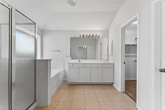 Building Photo - 30218 Deleon Fields Dr