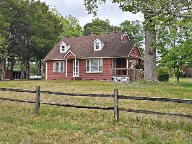 Building Photo - 844 Old Church Rd