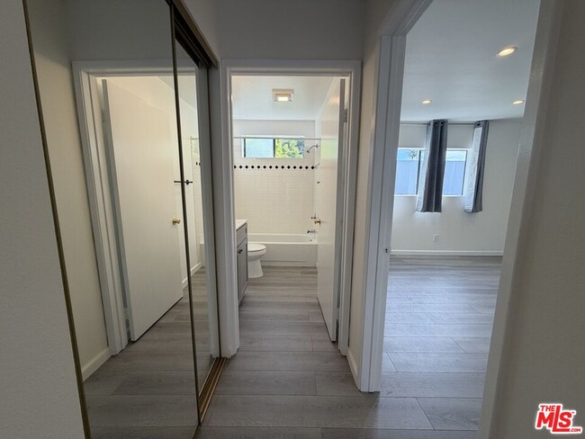 Building Photo - 1531 N Detroit St