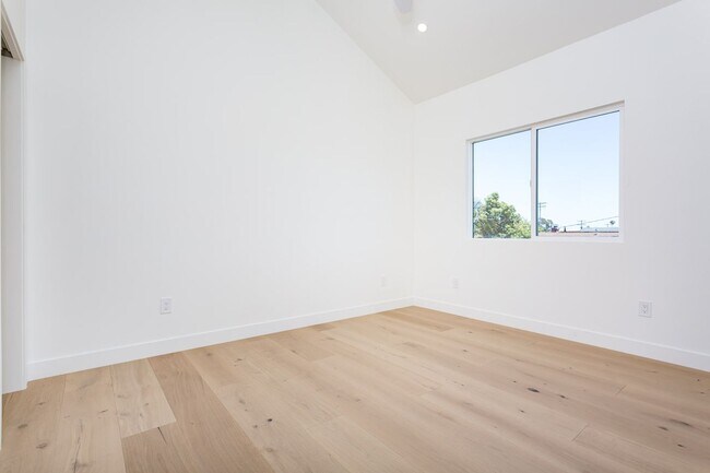 Building Photo - 4422-4424 Cherokee Avenue