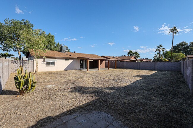 Building Photo - Value priced property in Central Peoria!