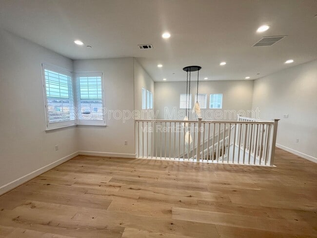 Building Photo - 2607 3rd Ave