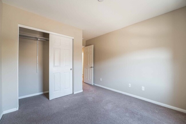 Building Photo - Stylish 3-Bedroom Home with Loft & Upgraded Kitchen!