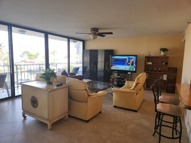 Building Photo - 899 Jeffery St