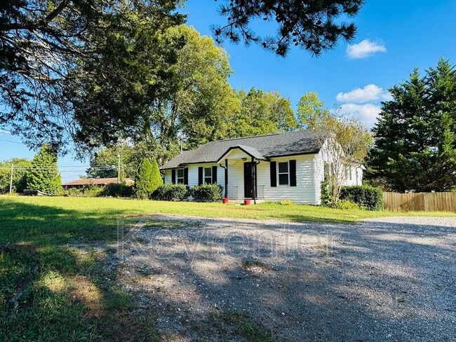 Building Photo - 1206 Cedar Ln