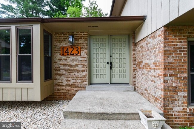 Building Photo - 1423 Albert Dr