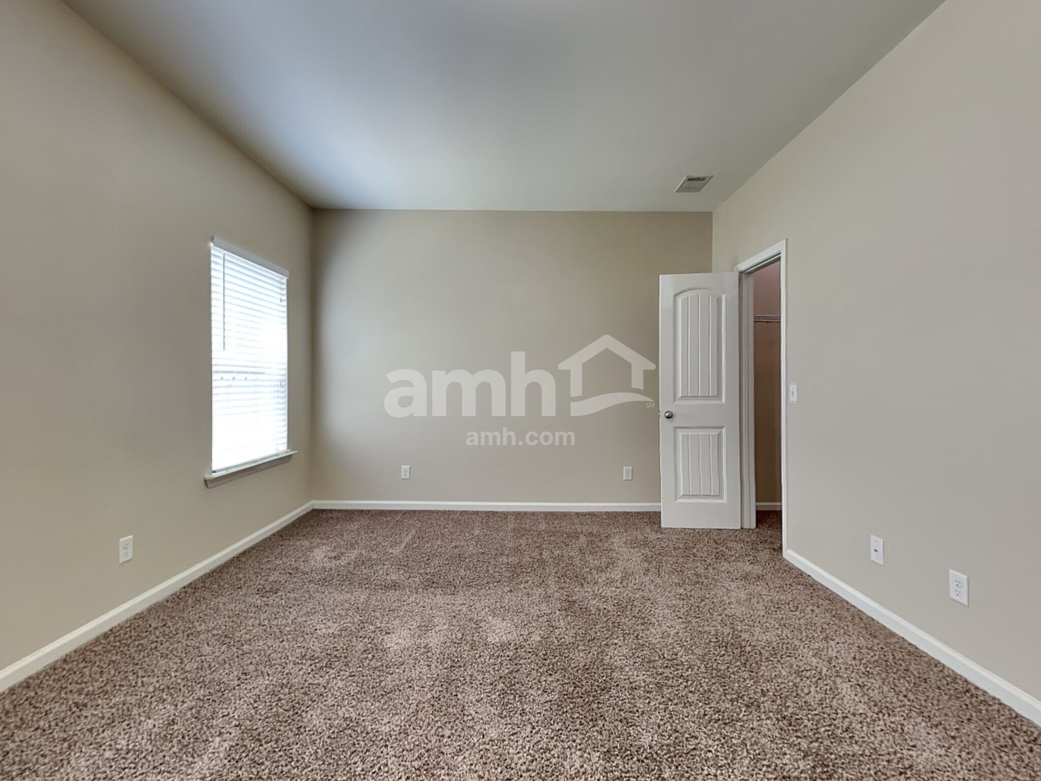 Building Photo - 122 Green Paddock Cir